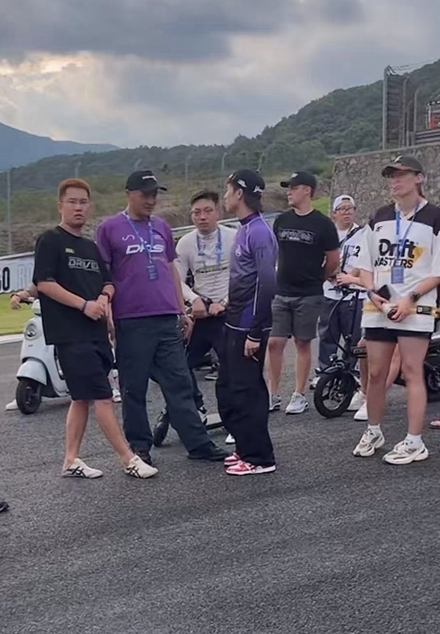 反戴帽子好b好流好痞 ​​​