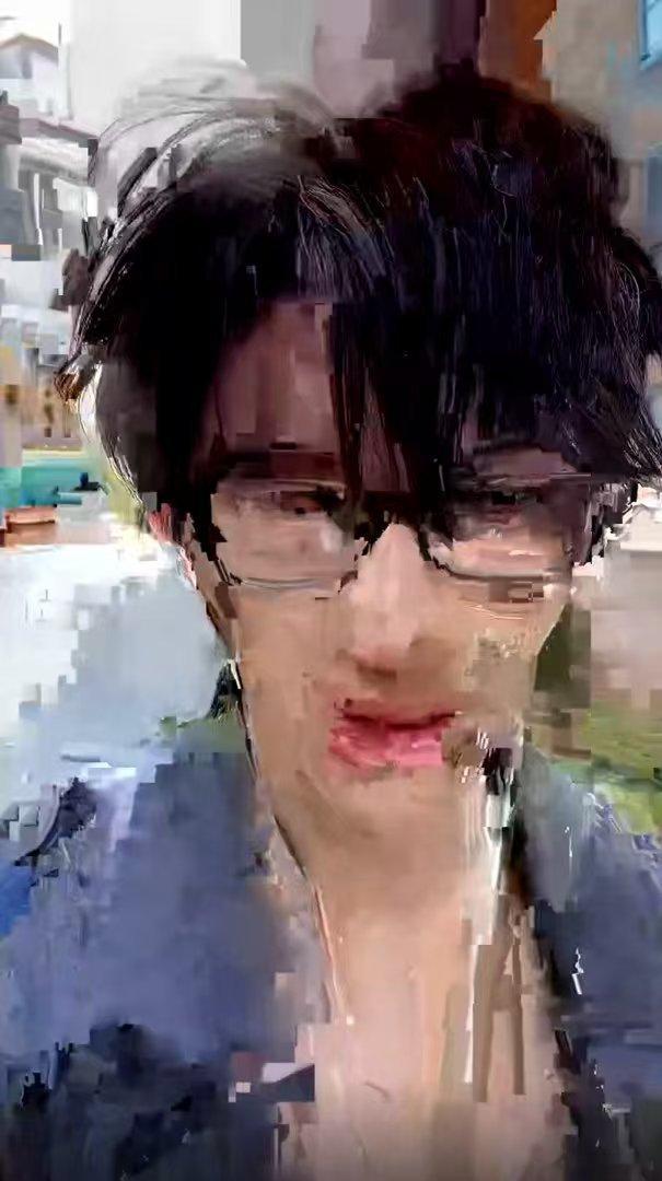 余宇涵直播 卡成水泥人也阻挡不了余宇涵营业的心，三次直播次次遭遇网络问题，他却一