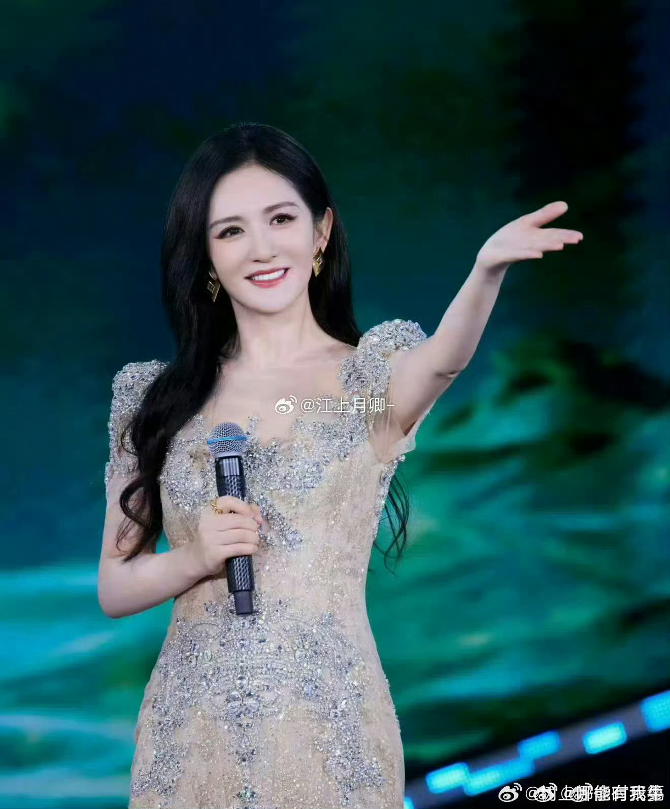 谢娜说江语晨是进步女一谢娜现场盖章江语晨为本季进步女一，一路稳步蜕变肉眼可见，舞