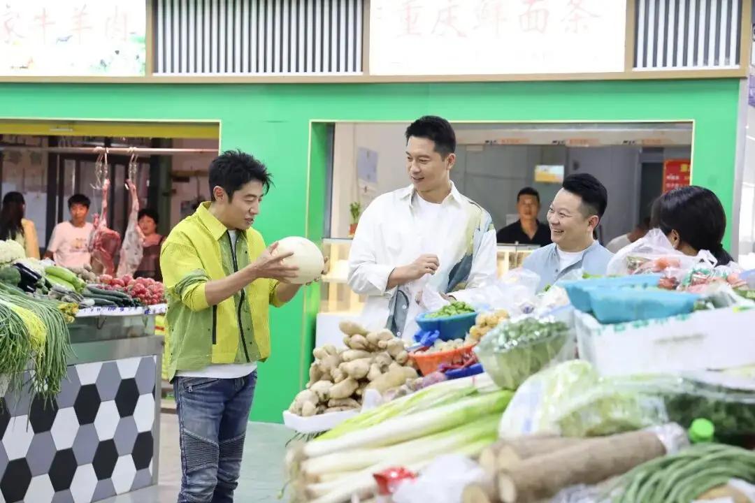 央视黄金档《三餐四季》安徽篇今晚开播！

首先跟随主持人撒贝宁、演员王雷的镜头，