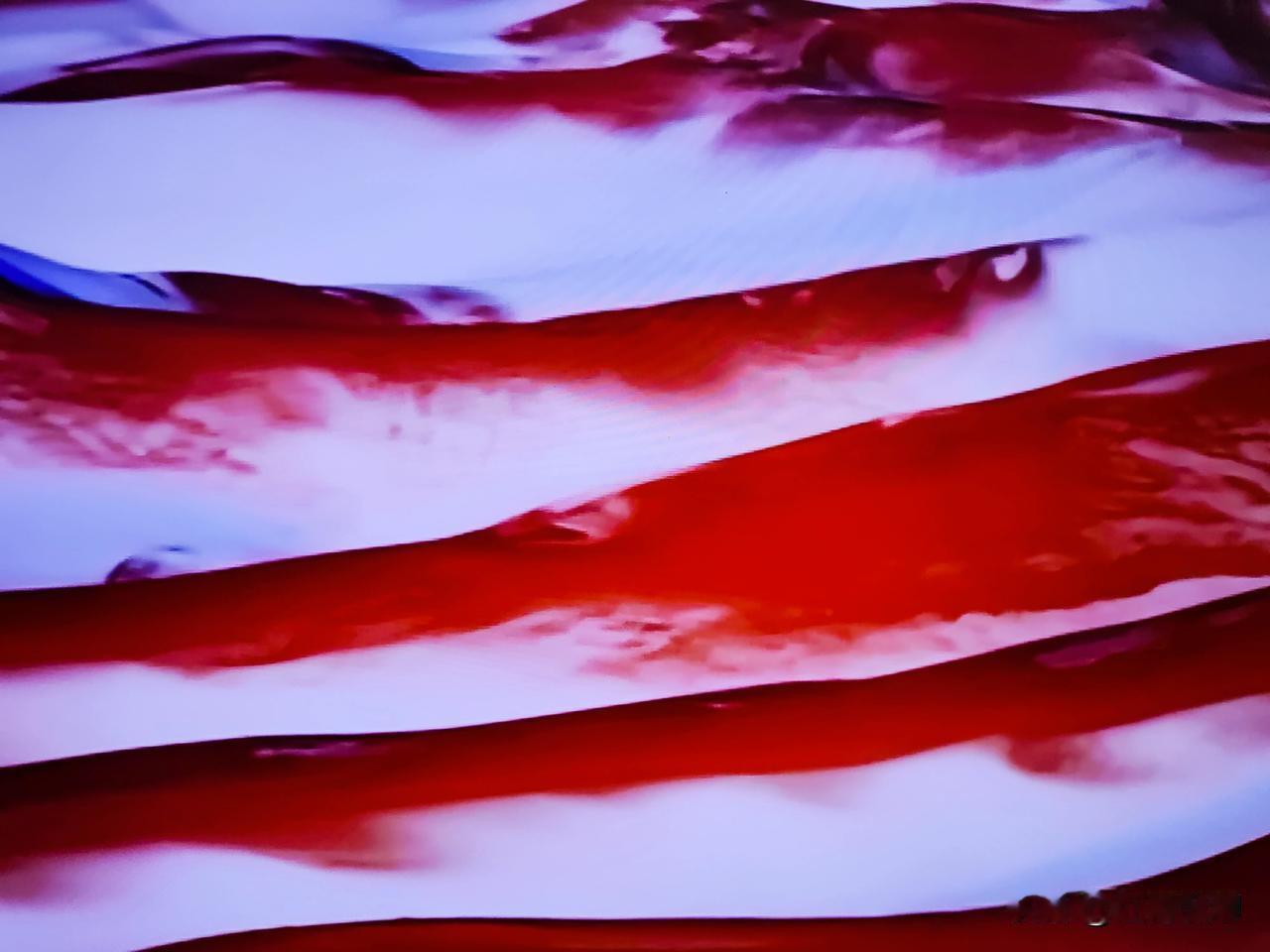 “红哥侃聊”是一个自媒体账号，在今日头条等平台上发布内容，账号发布的内容主题较为