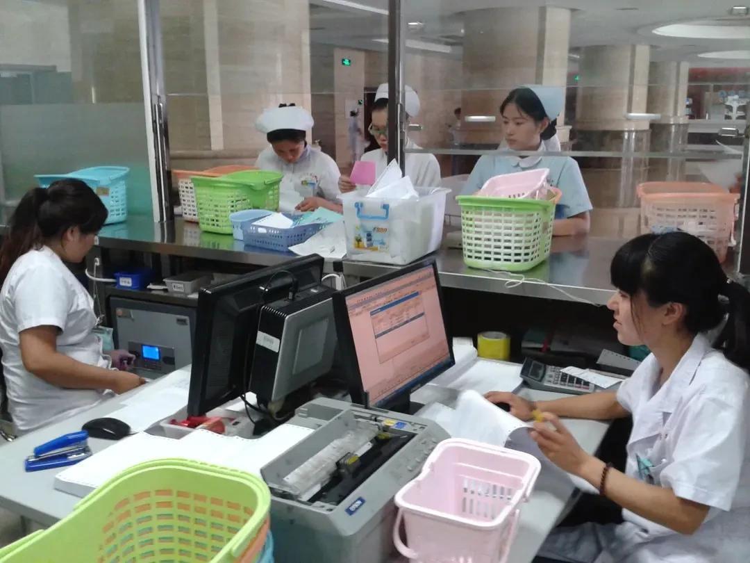 前几年我一直被尿频尿急困扰，吊瓶不少挂药不少吃，就这小毛病花几千元都没根治。
