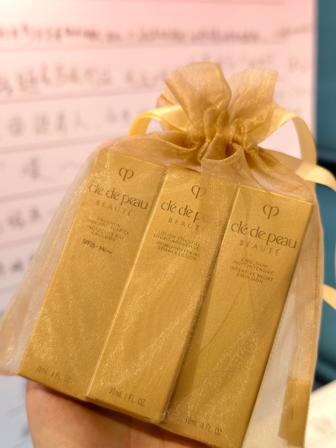 蔡文静 已严肃打卡快闪寿司吃啦 小样领啦 抽奖抽啦 零食尝啦27号再来! 