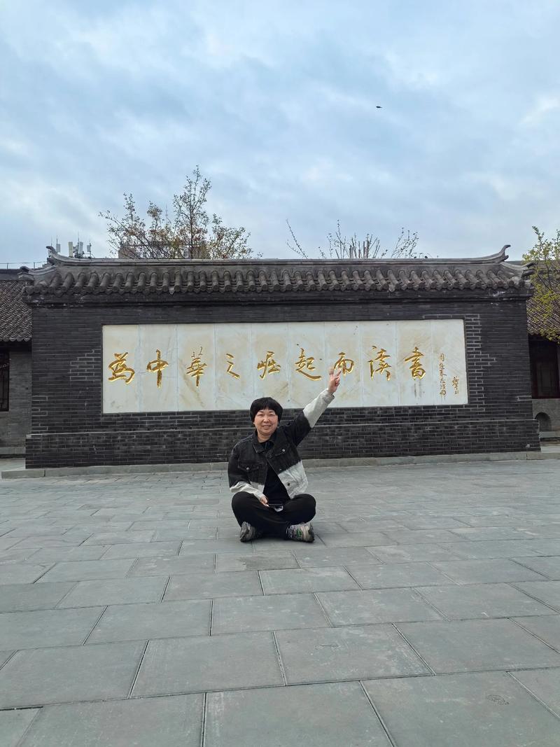 为中华之崛起而读书”是周恩来总理在少年时代立下的宏伟志向，表现了为国家和民族而奋
