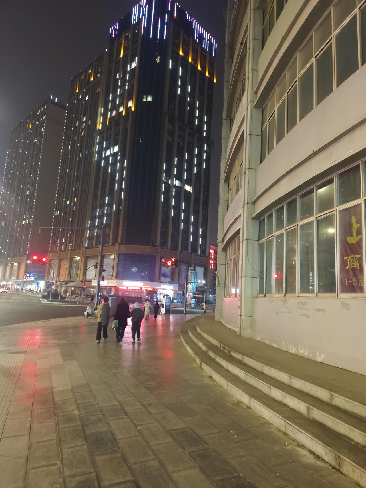 生病了没钱医院管你吗?这恐怕是全世界任何一个国家非常难以回答的问题，
     