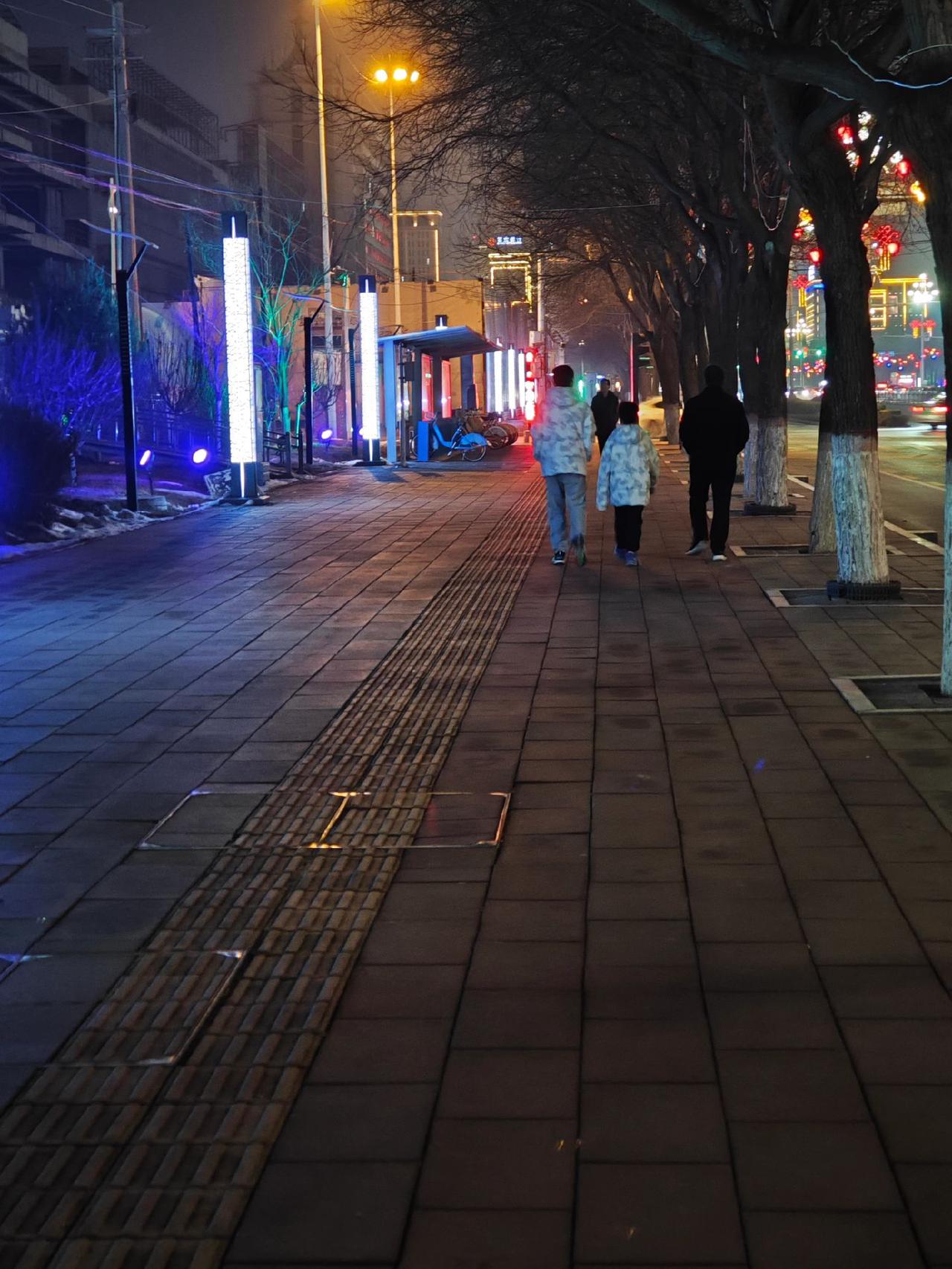 曾经，因为我和丈夫的疏忽，我们的女儿受到了很大的伤害，她的命运也因此变得坎坷。每