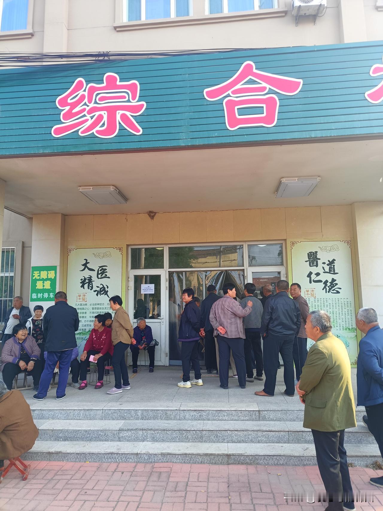 今早开车拉着奎哥去镇医院查体。路上才知道，现在60以上的农民每年可享受免费查体一
