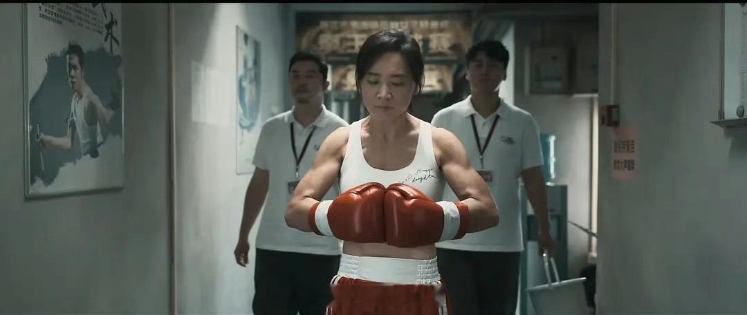 #贾玲后续专注内容创作#大碗娱乐业务调整，张小斐、许君聪、何欢等经纪合约均已到期