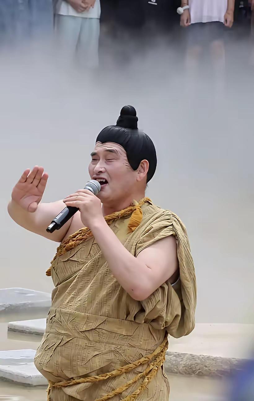 大衣哥被黑粉疯狂举报！很多演出被迫停演，理由是大衣哥是劣迹艺人！但是，大衣哥不是