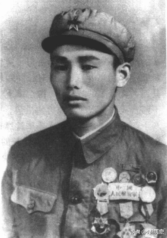 泰安带伤死守城门，二人闯敌师逼降五千人，双料全国英模戴先运戎马一生
 
戴先运（