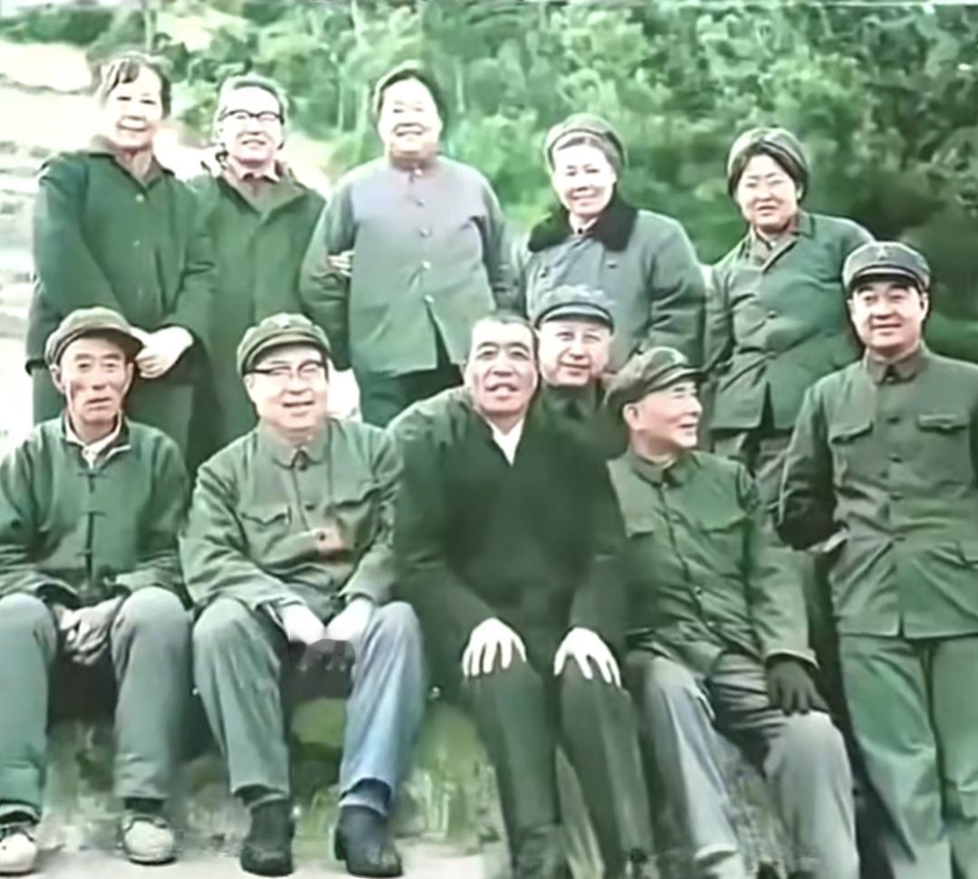 ，曾任山西省委第一任省委书记、时任国防科工委主任兼政委的陶鲁笳，与大科学家钱学森