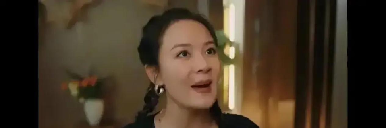 梁丹宁把U盘插进法庭电脑那秒，沈星嘴角还在上扬。
画面一亮：ICU里沈默左手抖得