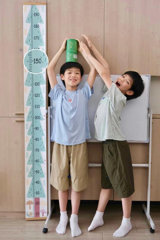 来看看10后双胞胎小孩哥怎么卷个📈