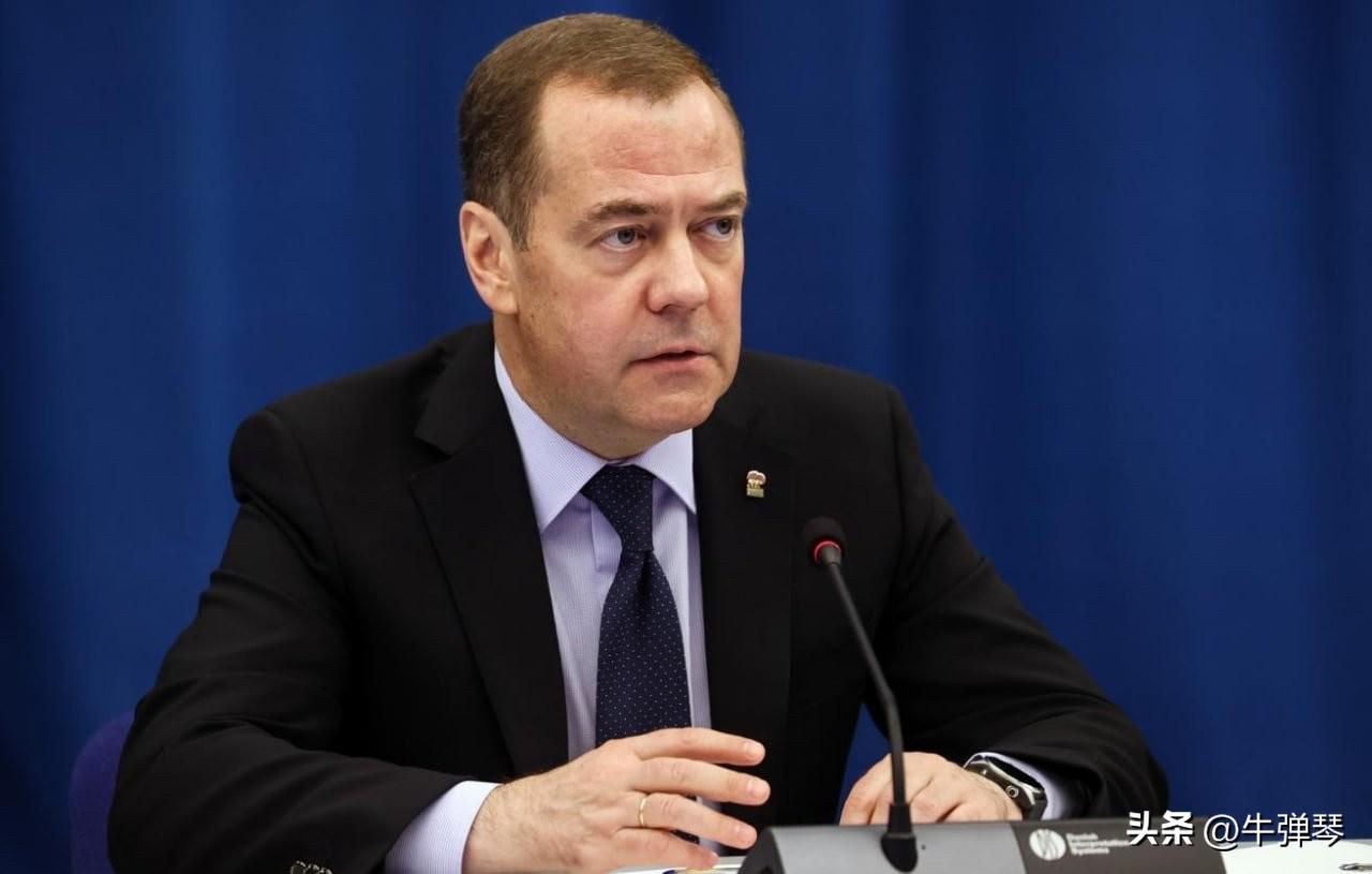 小梅又发言了：

和平斡旋者又露出了真面目，与伊朗的谈判只是个幌子，人尽皆知。那