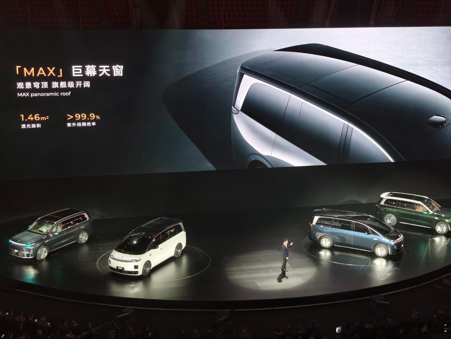 零跑十周年发布会一共亮出D系列两款旗舰——D19和D99。D19的内饰用料这一次