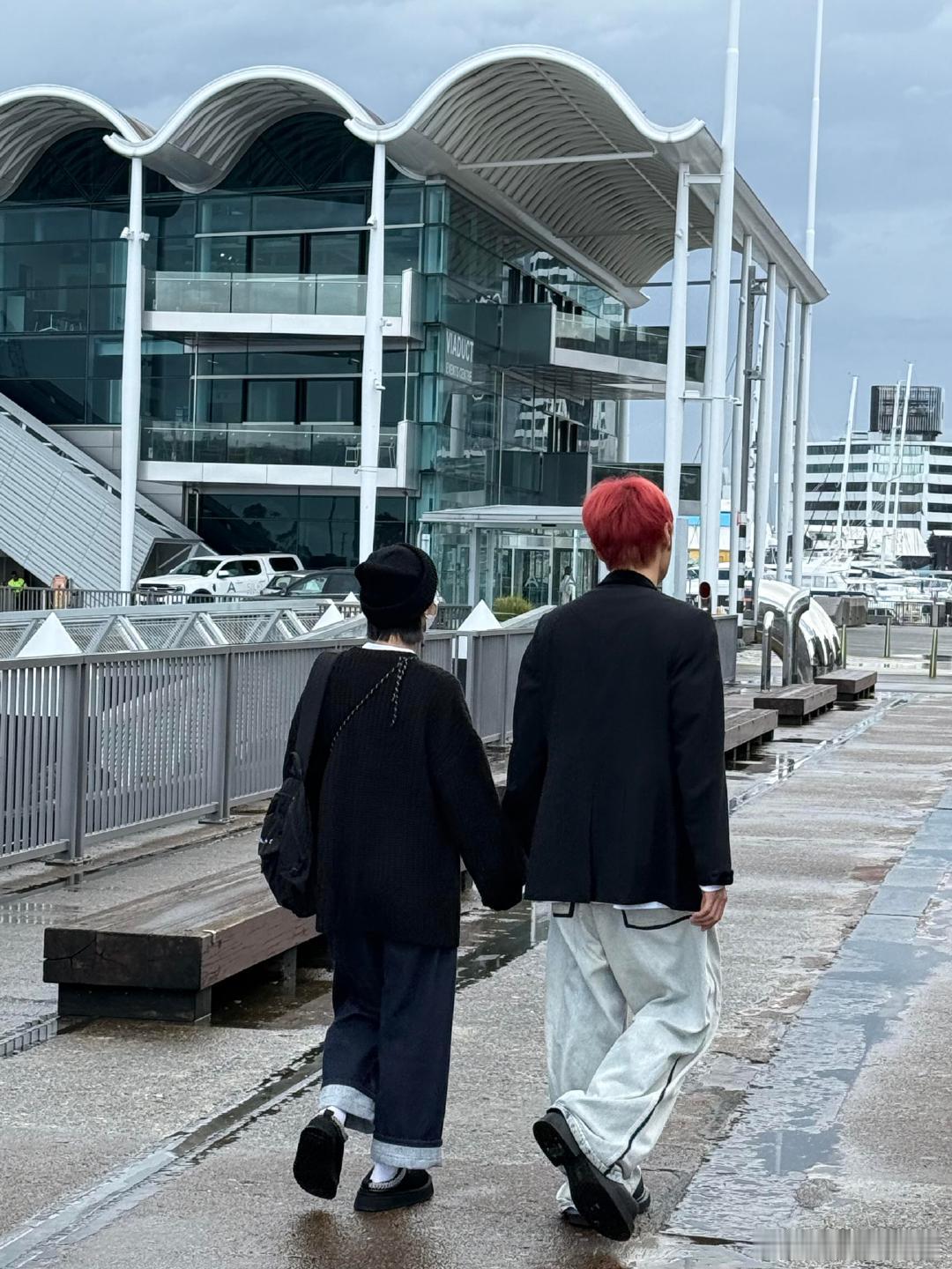 奥克兰偶遇李荣浩杨丞琳奥克兰偶遇李荣浩杨丞琳牵手散步  奥克兰偶遇李荣浩杨丞琳牵