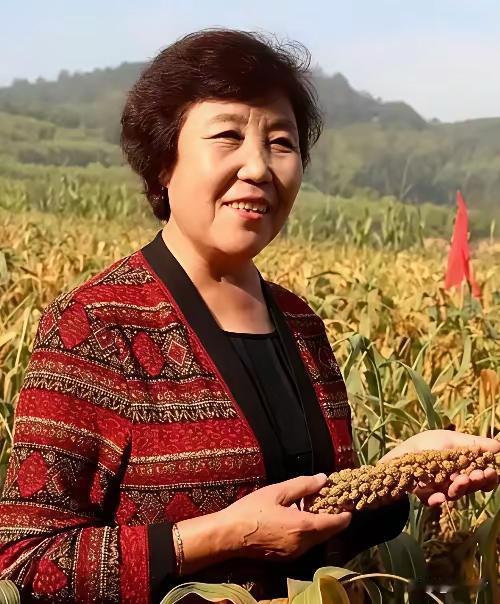 大寨精神天下传，
感谢书记郭凤莲。
带领村民先致富，
如今已过古稀年。