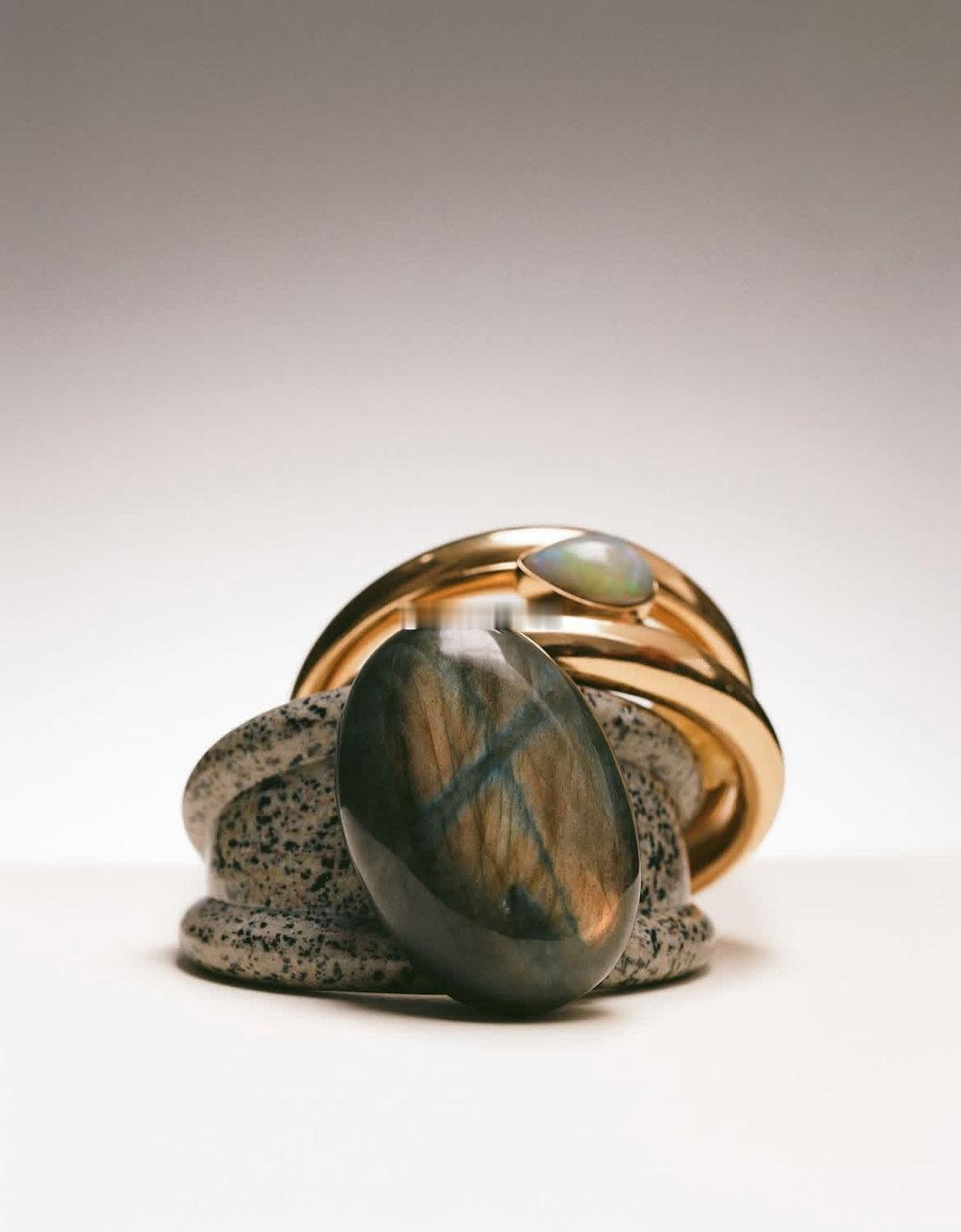 乔纳森·安德森在自己的IG上晒出了Dior 2026春夏高级定制系列的部分单品及