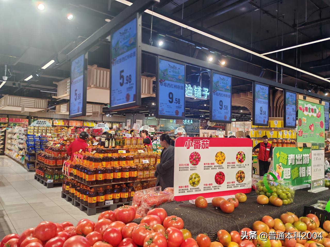 西红柿着实贵。如今西红柿品种繁多，在济南，市面上常见的普通西红柿品种就那么几种，