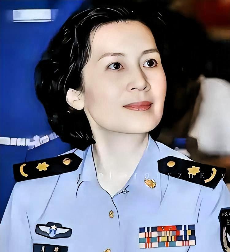 净身出户那天，她只带走了三箱剧本。

25岁结婚，丈夫丢给她一句话：“你拍那些搂