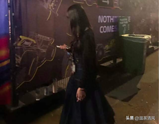 林俊杰新加坡演出，七七与林妈妈同场现身，婚讯猜测升温