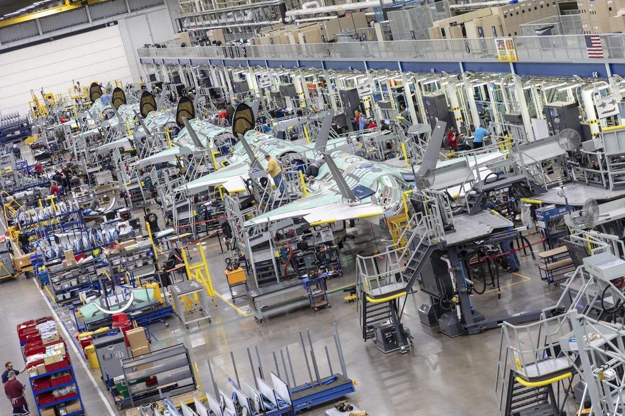 洛克希德·马丁公司与L3Harris MAS在加拿大魁北克地区的F-35维持基地