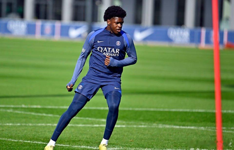 巴黎圣日耳曼2月7日讯 巴黎圣日耳曼官方发布公告，更新了球队在法国国家德比（巴黎