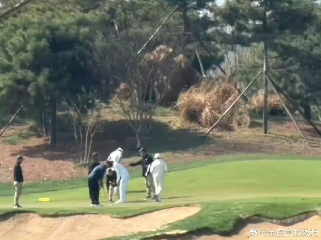 张杰怎么有这么高的精力 张杰不累我累了打高尔夫放松再回归舞台，劳逸结合还能全程高