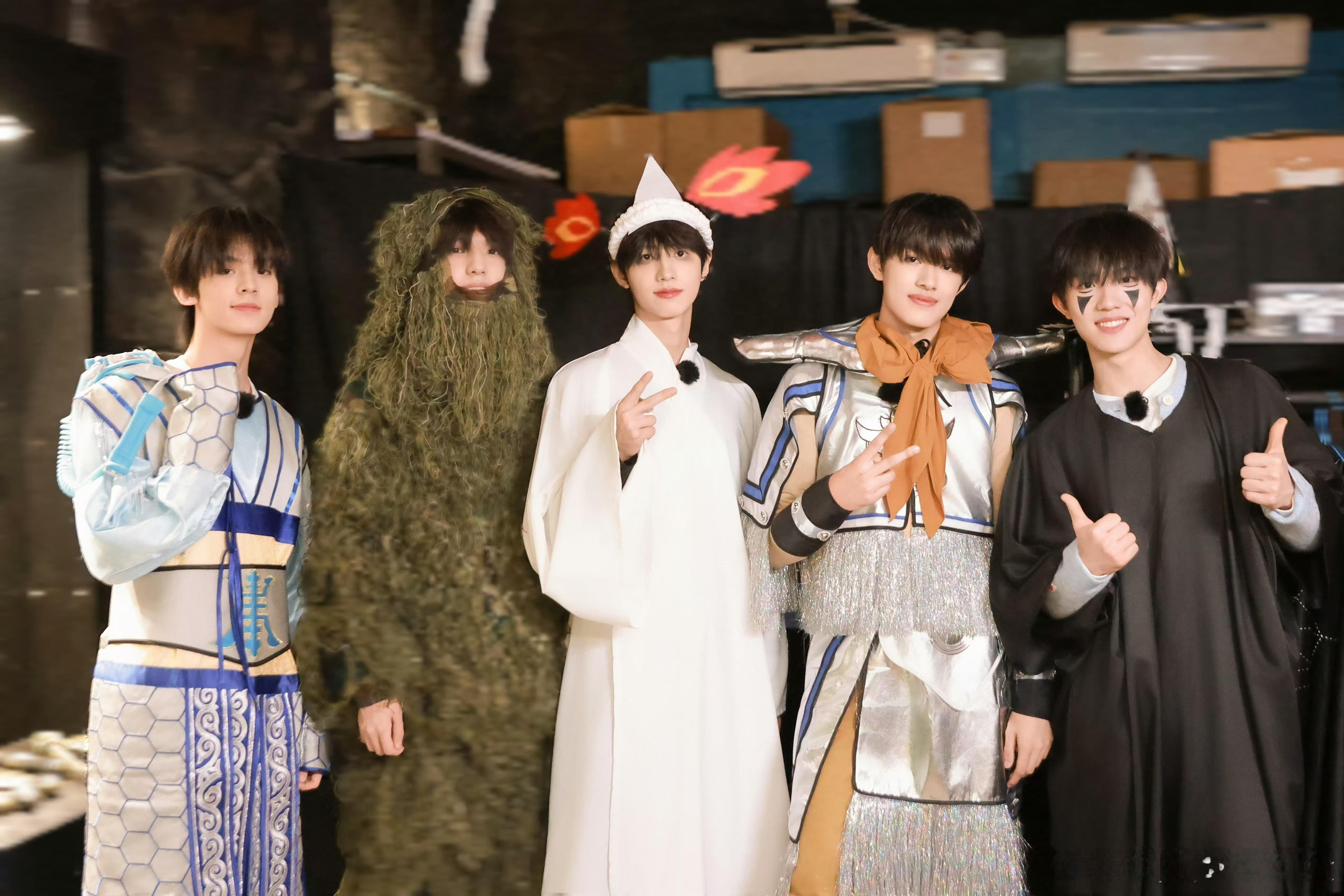 #登陆少年欢乐谷的快乐记录#登陆少年合照更新!来自欢乐谷的欢乐记录!各种搞怪装扮