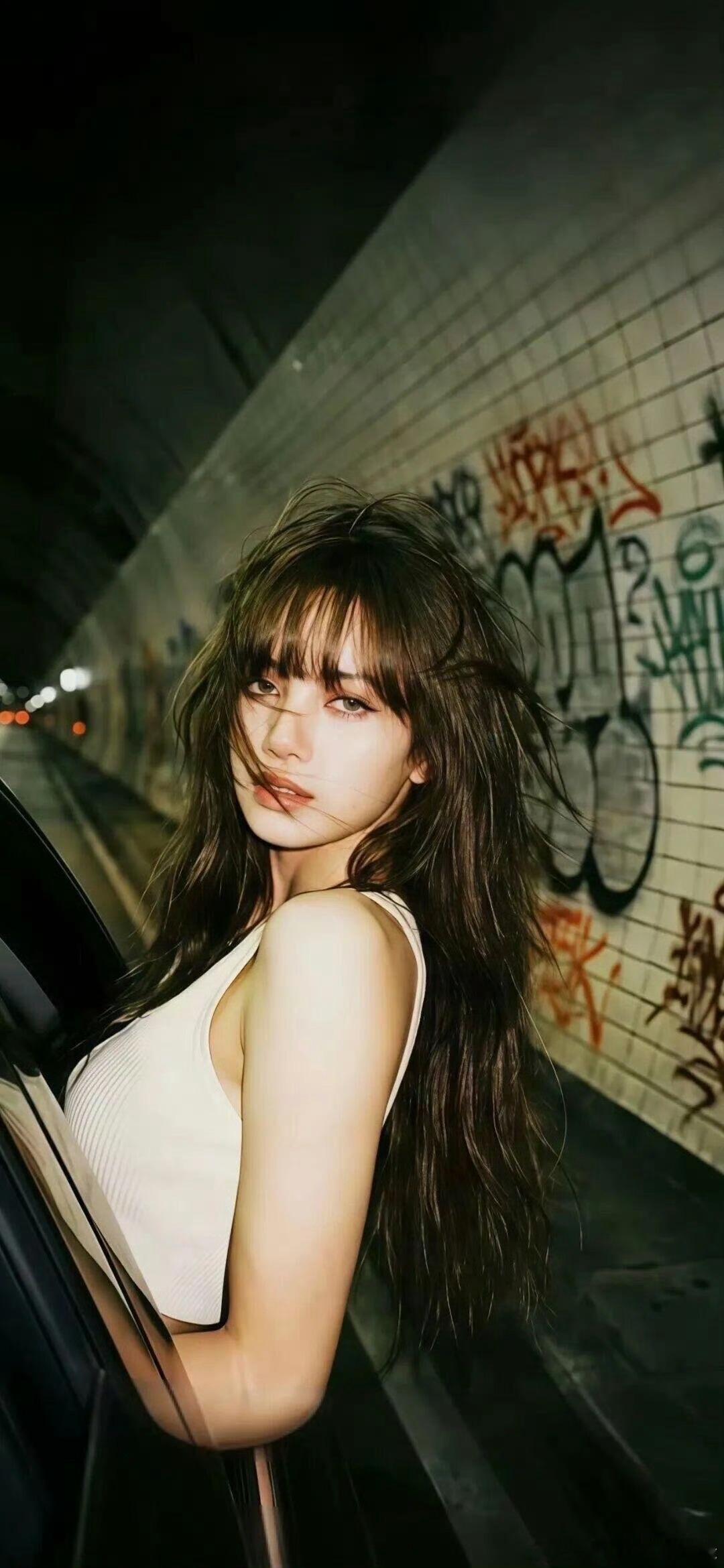 Lisa曝BLACKPINK时期曾隐藏恋爱Lisa你怎么恋爱都没有人觉得奇怪，你