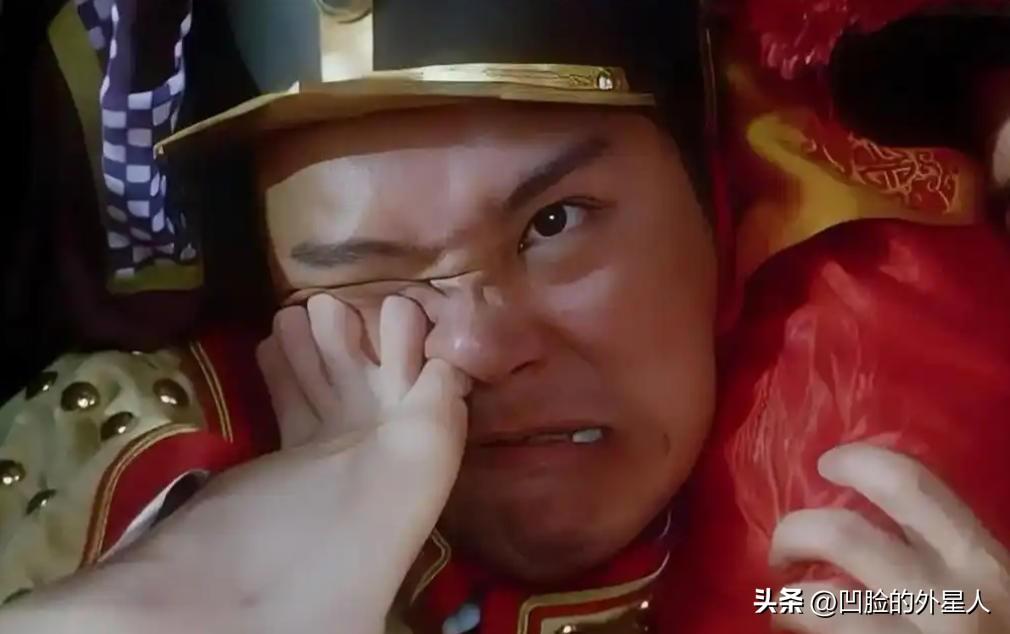 1992年，王晶拍摄《鹿鼎记》时，有一场脚趾头塞进鼻孔的戏，周星驰说：“除非是李