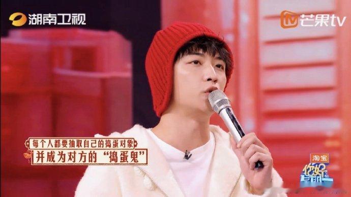 丁程鑫正是爱捣蛋的年纪何炅一点名我直接笑出声！丁程鑫正是爱捣蛋的年纪，藏手机这段