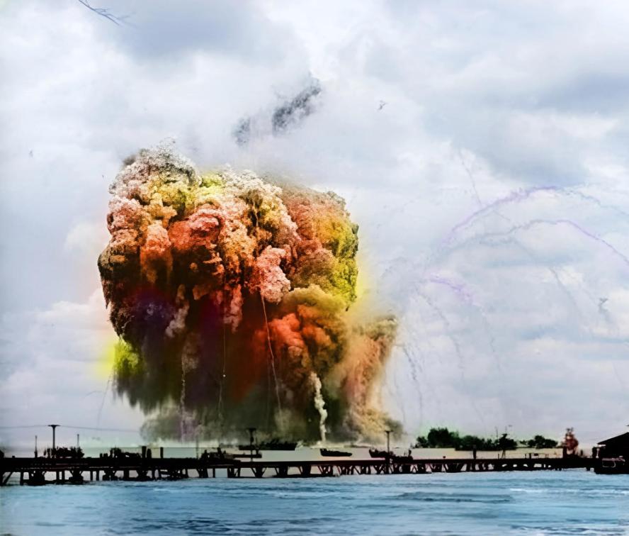 1944年，德国一艘渡轮正在挪威廷斯贾克湖上行驶。突然，水下传来一声爆炸，渡轮瞬