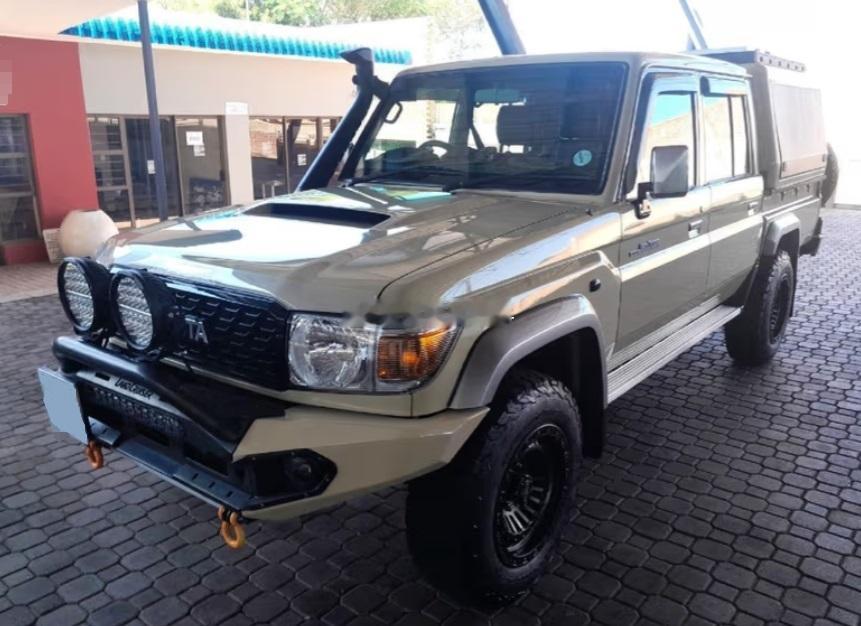 南非版LC79，这是4.5V8柴油手动挡的，2023年在南非上的牌，跑了3.7万