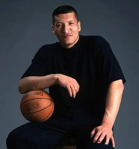 巴特尔在NBA坐了三年冷板凳，换来一辈子吃不完的饭票
 
一个在NBA职业生涯总