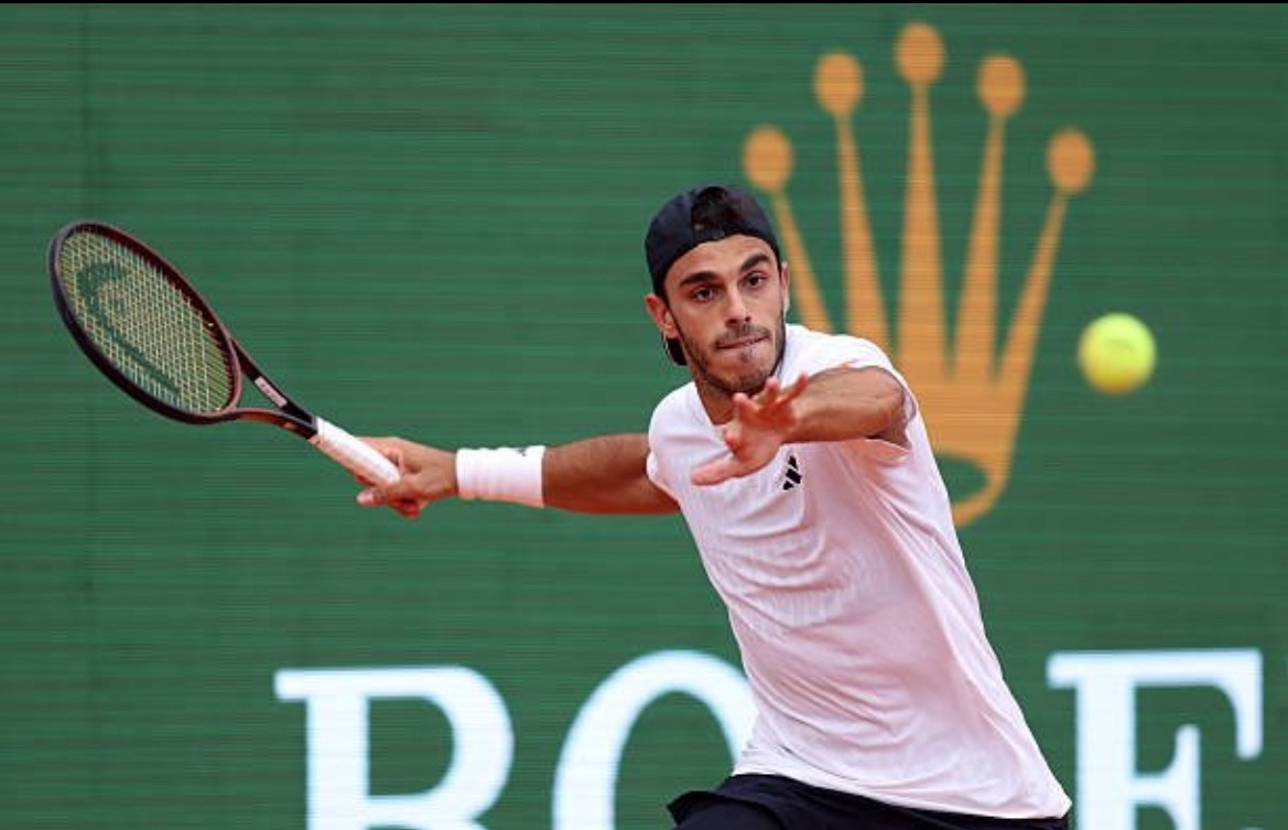 网球talking大会 蒙特卡洛大师赛，F·塞伦多洛7-5 6-4 击败三届赛会