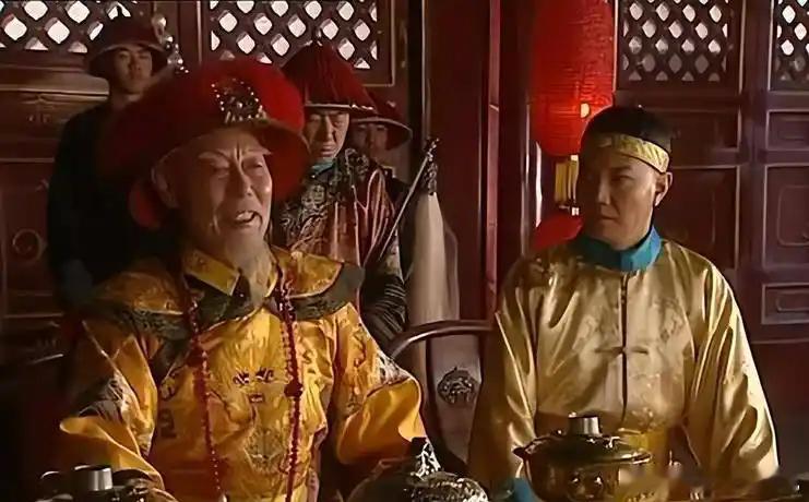 历史 乾隆弥留之际交代遗言，嘟囔的内容旁人一概听不清，唯有和珅对答如流，一旁的嘉