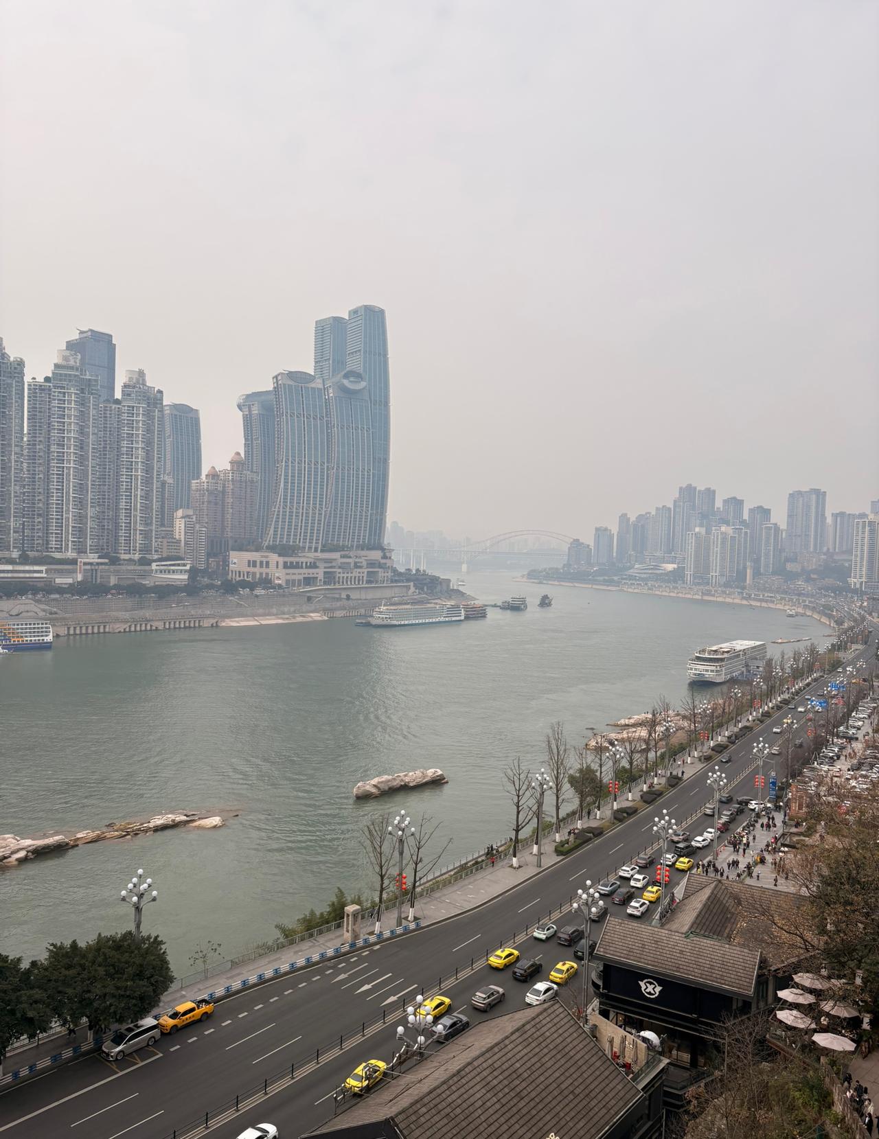 一位成熟女性的标志

1，在街上行走的时候，对那种斜眼瞟过来或者吹口哨的人目不斜