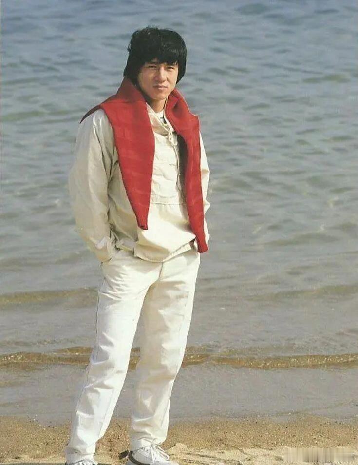 成龙20秒极速白切黑这大概是史上最快的角色切换，白切黑 literally 