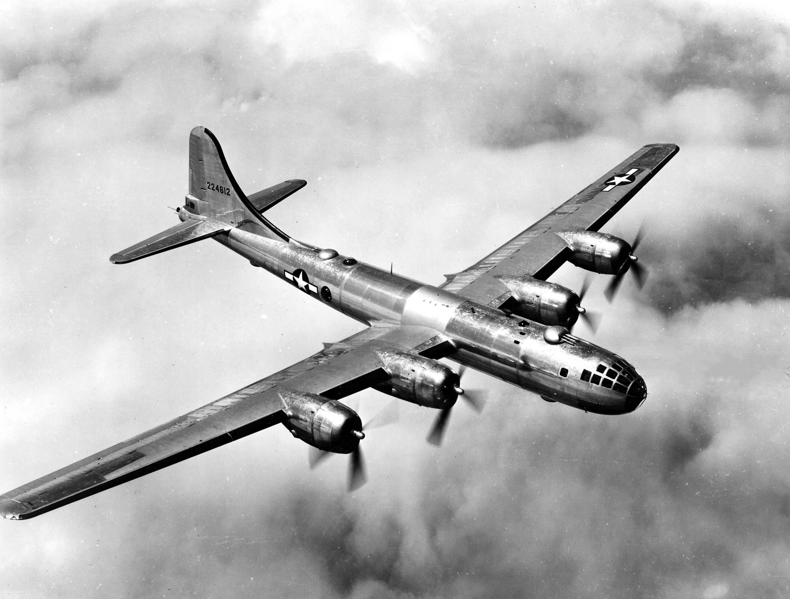 飞扬军事[超话] 1941年9月21日，美国B29轰炸机完成首飞1964年9月2