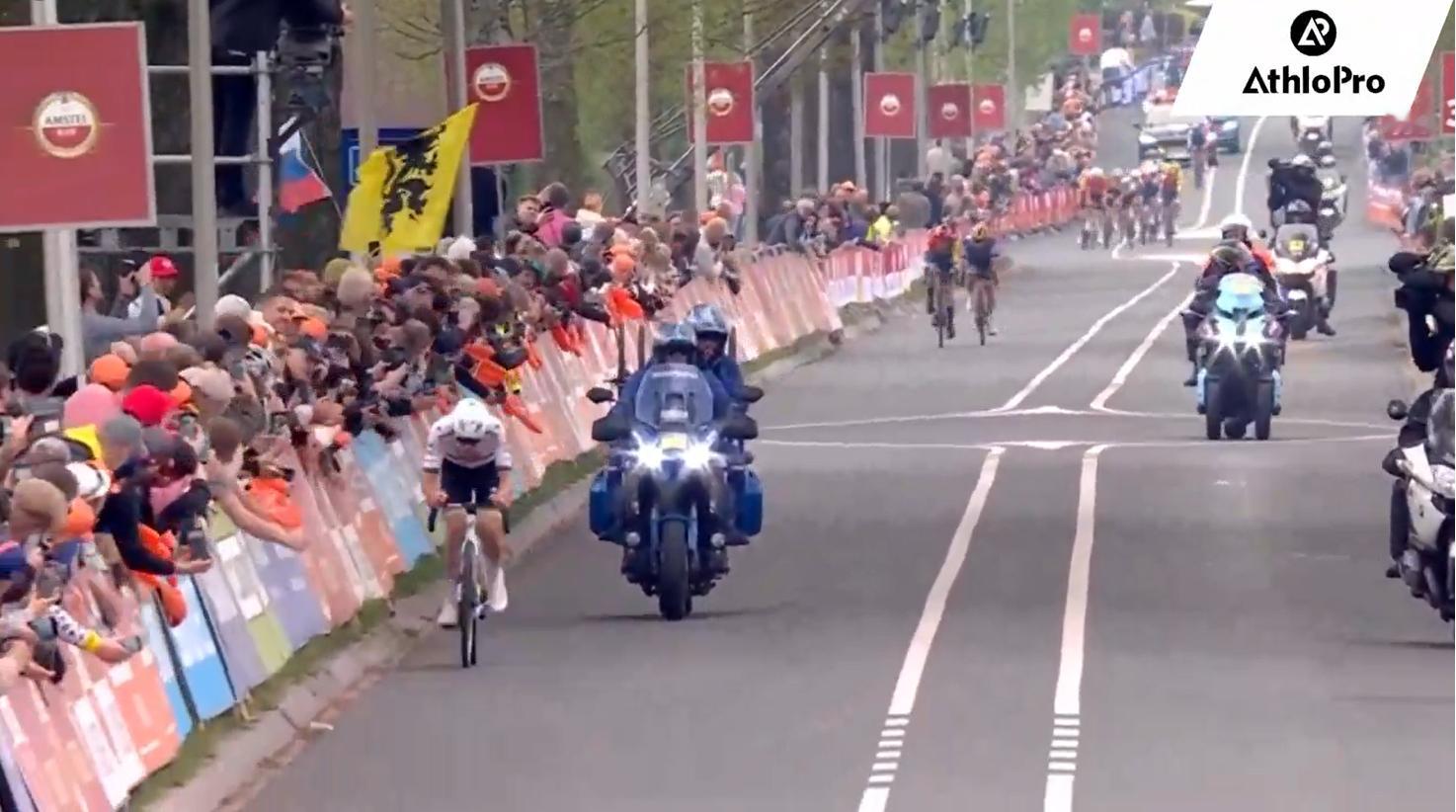 最后一圈，波加查的优势缩小到13秒！埃菲内普尔和谢尔莫塞追得紧骑行 ​​​