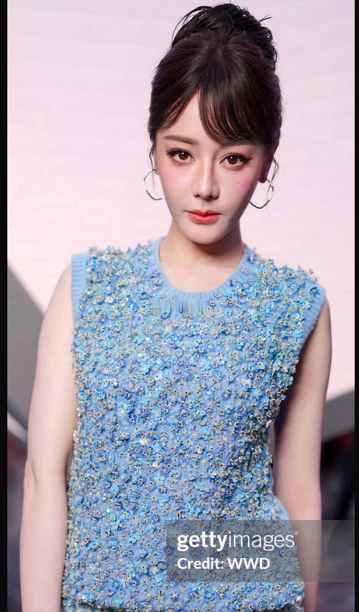 今天迪奥大秀三位内娱艺人g社图热巴，周也，邓为这个摄影师的光线给的很好，角度给的