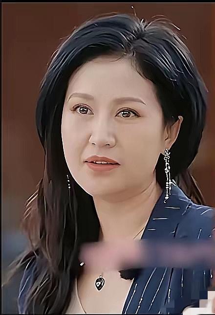 连情绪管理高手鲍蕾，都逃不过辅导作业的崩溃时刻。

她在节目里说，唯一一次失控，