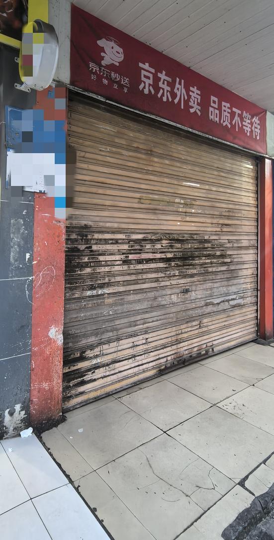 昔日门常开
今日人不在
秋去冬已至
何时春再来