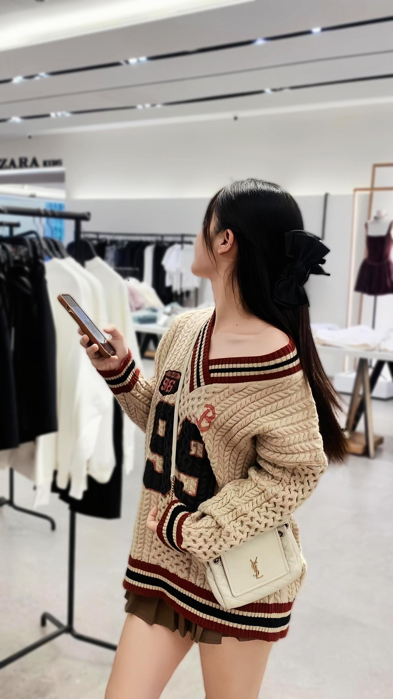 #美出高级感 #减龄显瘦 #我的慵懒风 #短裙搭子 #时髦精的氛围感