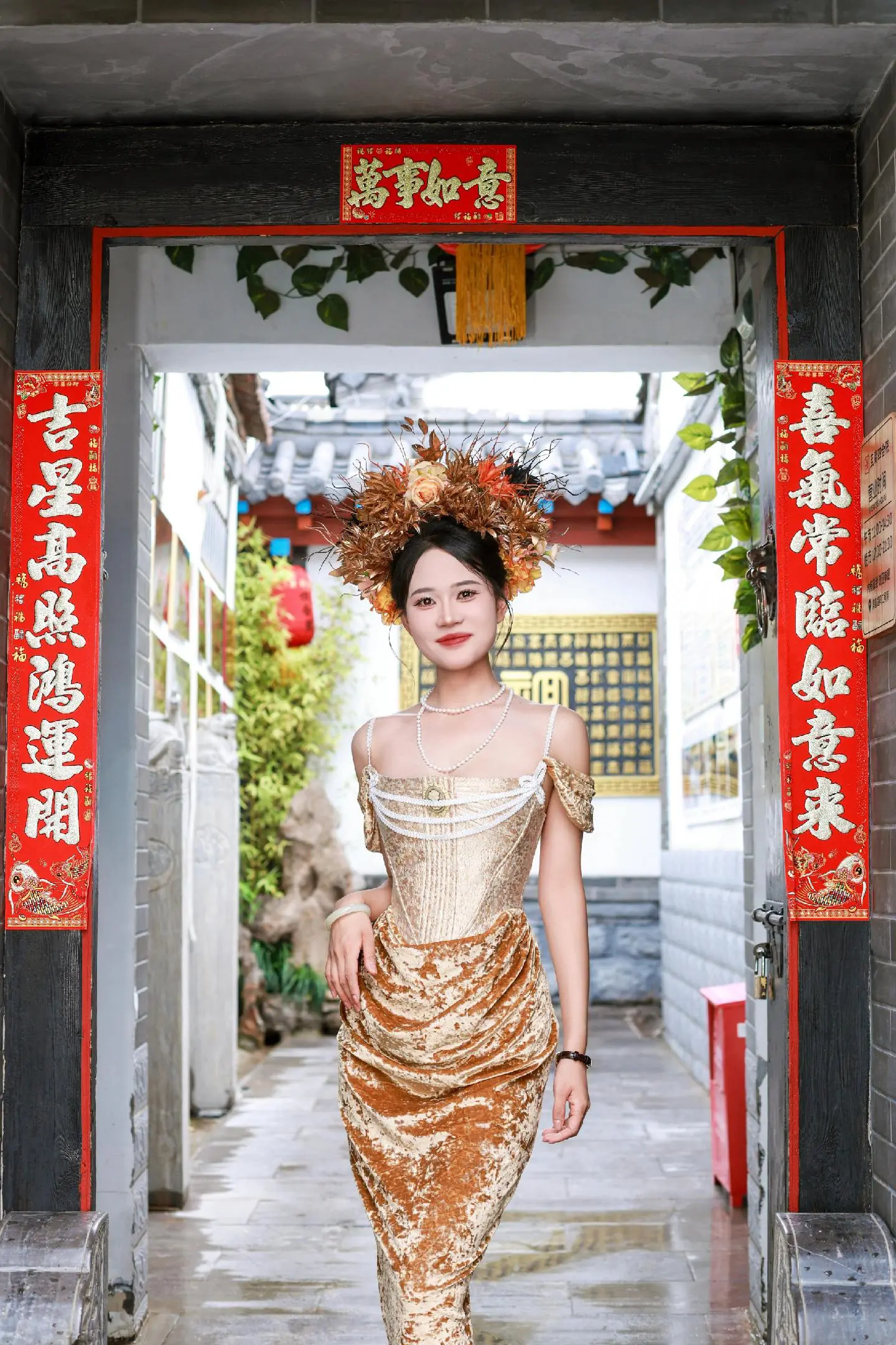 来济南拍一次金色簪花吧，快艾特男朋友来拍