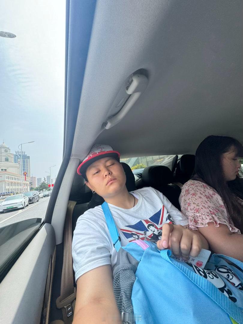 起来又头晕了我不清楚…感觉昨天晚上脖子是悬空的 