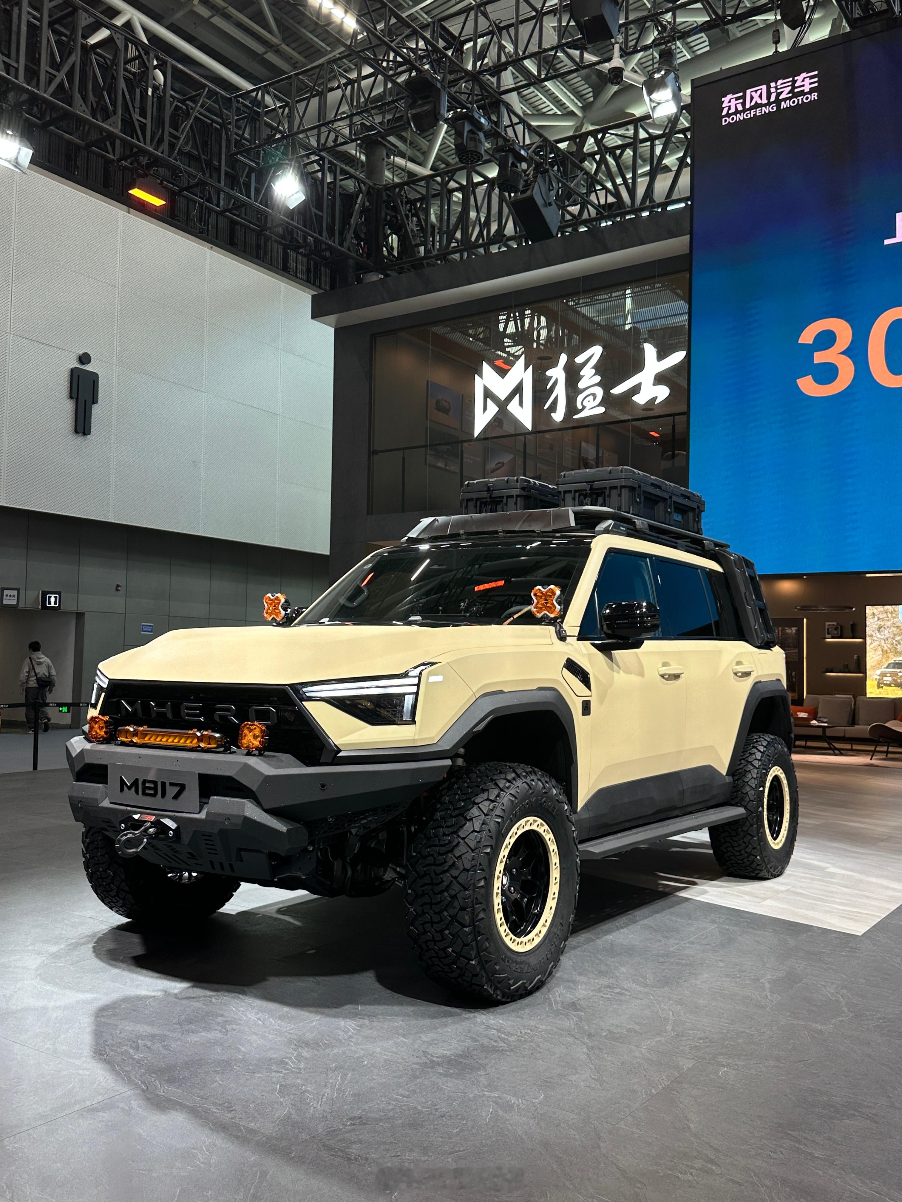 猛士M817 Hero版来了！30.19万，现在家族4个版本都上了，任君选择。 