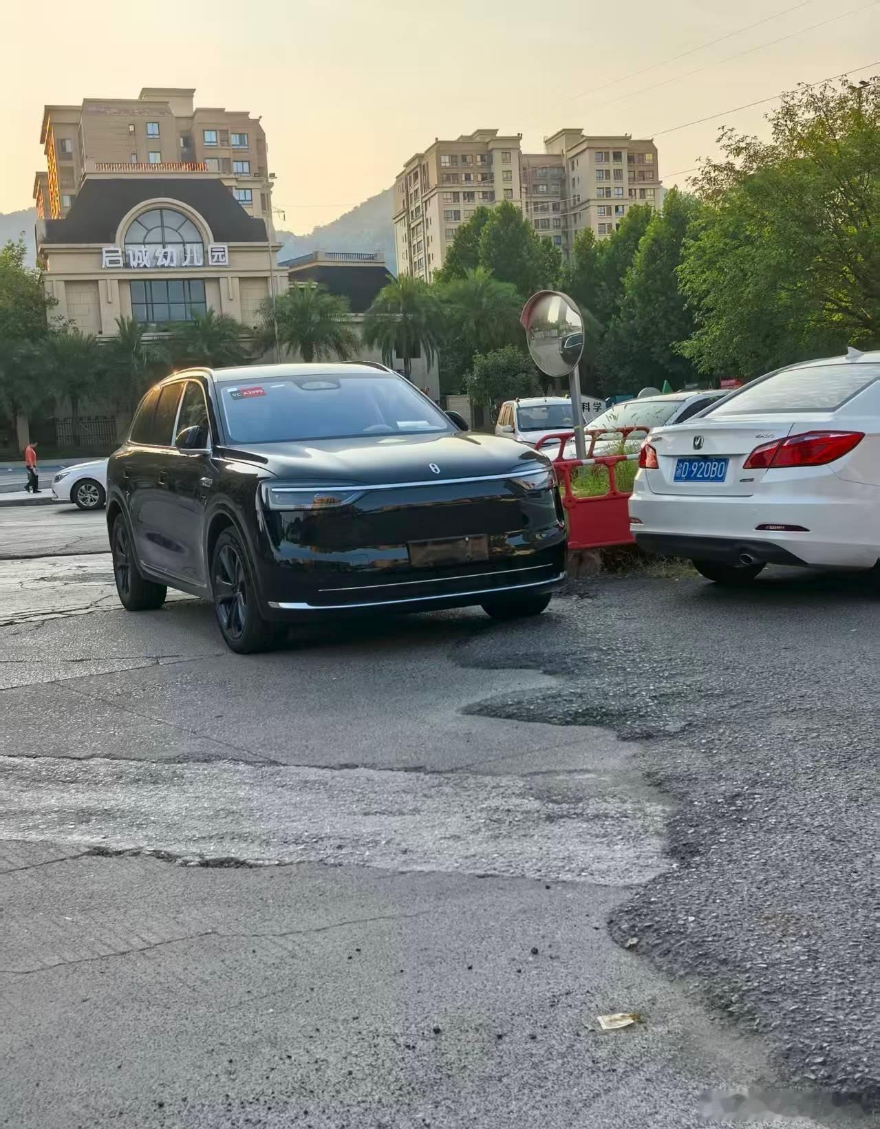 全新问界M7谍照是越来越多了，这一代是真不错，作为现款M7车主的我都很心动，用脱