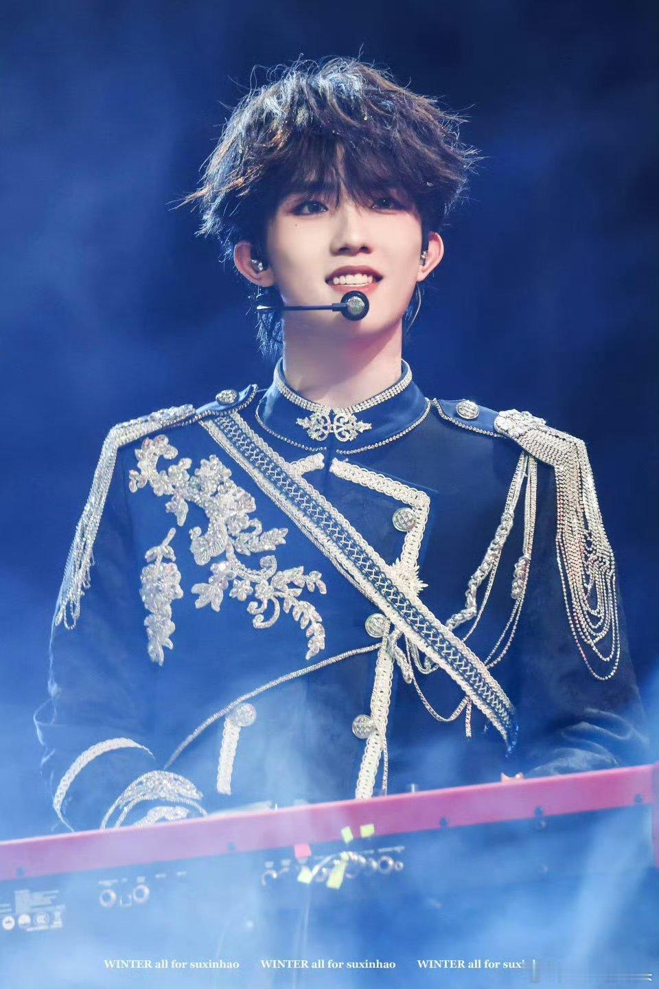 苏新皓终于能听见自己呼吸的瞬间平平淡淡的文字却让人觉得好亲切，破碎感拉满但又很治